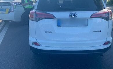 У Києві під час конфлікту на дорозі чоловік плюнув в обличчя жінці