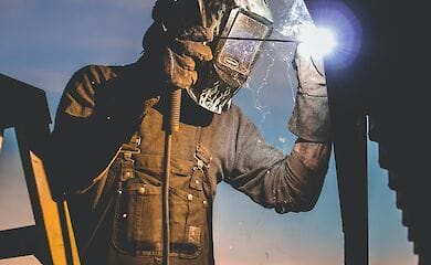 Работники каких профессий чаще умирают от COVID-19