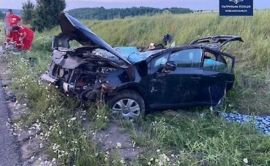 На трассе под Киевом в ДТП погибла женщина и пострадали дети