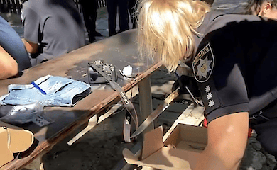 Женщина из-за ревности ударила ножом подругу