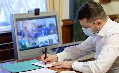 Зеленский поручил за три месяца ликвидировать Нацкомфинпослуг 