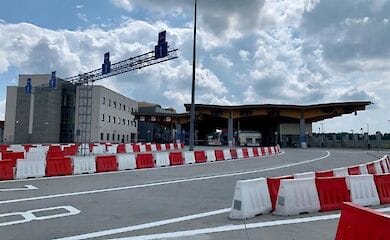На кордоні з Польщею відновлює роботу автомобільний пункт пропуску Будомєж-Грушів