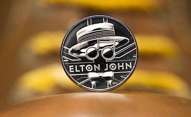 Элтона Джона увековечили в монете
