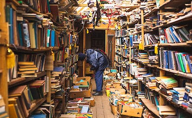 Книжный рынок "Петровка" хотят перенести на метро "Лесная"