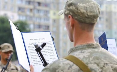 Призов для випускників просять відкласти