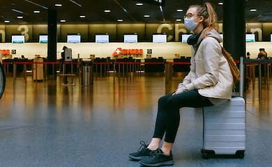 МИД просит не продавать авиабилеты в страны, которые могут не впустить украинцев