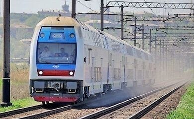 Укрзализныця пустила 12 дополнительных пригородных поездов 