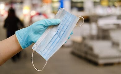 В Луцке посетителя магазина наказали за неправильное ношение защитной маски