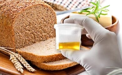 Француженка спекла незвичайний хліб з пшона вирощеного на сечі