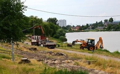 В столице возле озера строят новый парк 