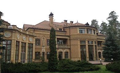 Президент переехал в государственную резиденцию