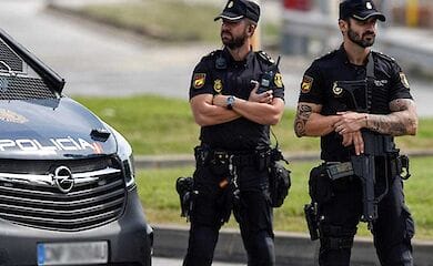 У курортних містах Іспанії поліція посилить контроль за дотриманням соціальної дистанції