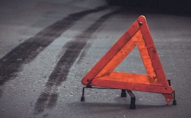 На одному зі столичних проспектів вантажівка в'їхала в легковик