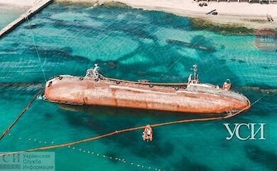 В Одессе начали поднимать затонувший в ноябре танкер Delfi