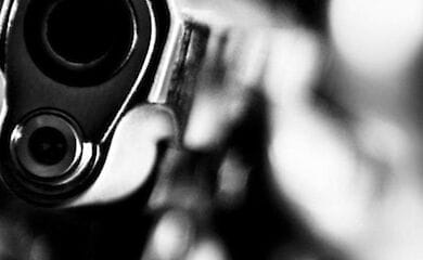 В Киеве безденежный пассажир стрелял в таксиста