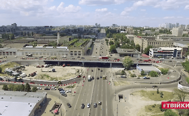 На Шулявском путепроводе начали класть асфальт 