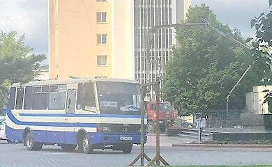 В центре Луцка захватили автобус с заложниками
