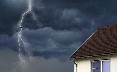 В найближчу годину та до кінця дня 21 липня в столиці очікується гроза, шквали вітру 15-20 м/с - Укргідрометцентр