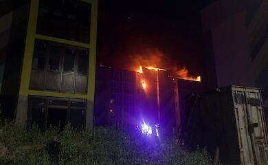 Ночью в столице горел недостроенный жилой комплекс