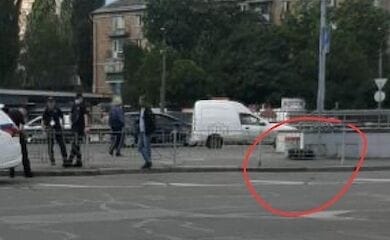В Киеве на площади Космонавтов обнаружили подозрительную сумку