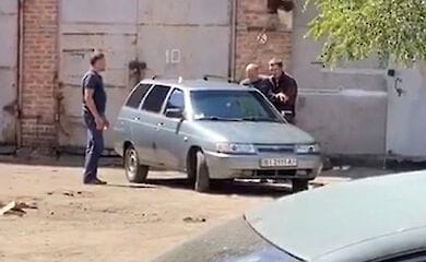 Злоумышленник взял в заложники начальника полиции и уехал из Полтавы