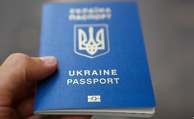 Украинцам к паспорту хотят привязать электронную почту