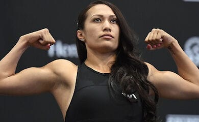 Поєдинок в жіночому боксі завершився нокаутом за сім секунд