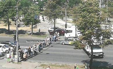 На Троещине протестующие перекрыли проспект