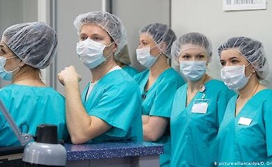 Коронавірусом в Україні заразилися 8865 медиків