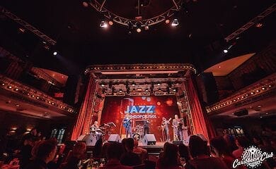 Как посещать концерты во время карантина: Caribbean Club снял видеоинструкцию