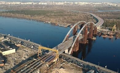 В Киеве велосипедистам запретили подъезжать к Подольскому мосту