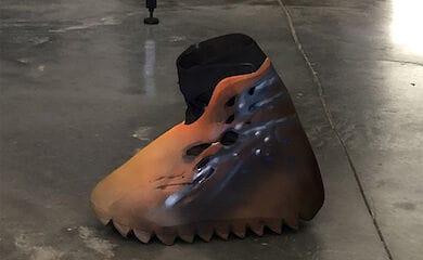 Дизайн новых кроссовок, которые Канье Уэст представил в соцсети вызвал недоумение покупателей