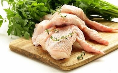 В Китае конфисковали партию куриных крылышек с коронавирусом
