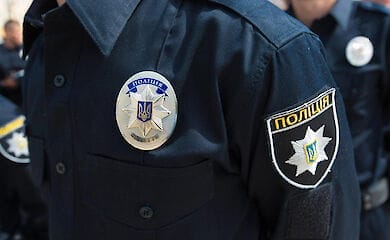 Дівчину пограбували в ліфті погрожуючи електрошокером