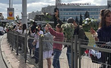 Около одной тысячи человек собрались около метро "Пушкинская" в Миске, где погиб один из протестующих
