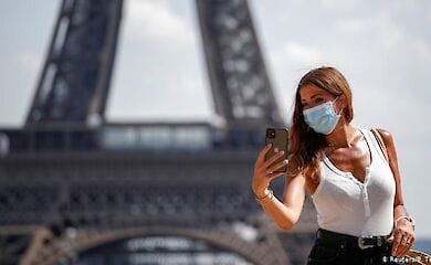 Во Франции с 1 сентября станет обязательным ношение масок на рабочем месте
