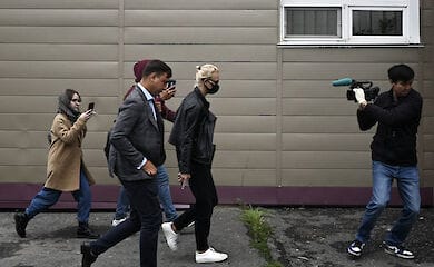 Дружину і лікаря Навального, які прилетіли до Омська не пускають до нього