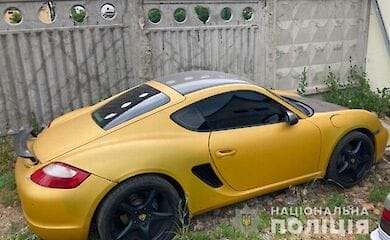 В Киеве с помощью эвакуатора угнали Porsche