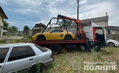 В Киеве с помощью эвакуатора угнали Porsche