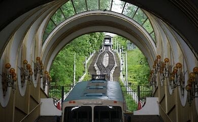 В Киеве возобновил работу фуникулер