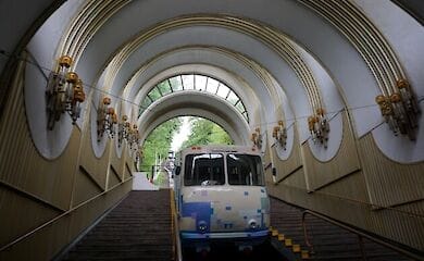 В Киеве возобновил работу фуникулер
