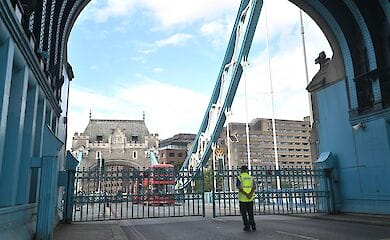 Тауэрский мост в Лондоне сломался при разведении 