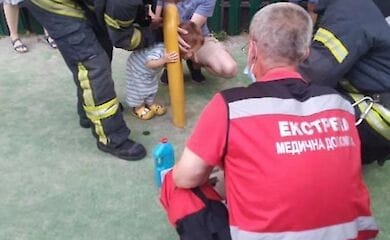 В Киеве ребенок застрял в тренажере