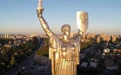 В институте нацпамяти думают, как декоммунизировать мост Патона у скульптуру Родина-мать