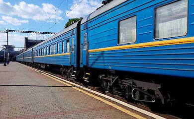 Укрзализныця приостанавливает продажу льготных билетов на поезда для студентов