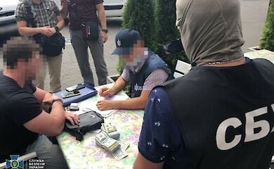 В столице чиновник ГСЧС попался на взятке