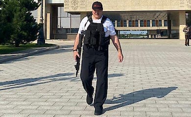 СМИ назвали модель автомата в руках Лукашенко