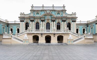 Предварительно необходимо зарегистрироваться на сайте
