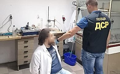 Львов: Владелец кальян-бара "варил" метадон в университетской лаборатории