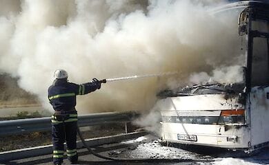 На трассе Киев-Одесса вблизи села Снежки Киевской области загорелся пассажирский автобус